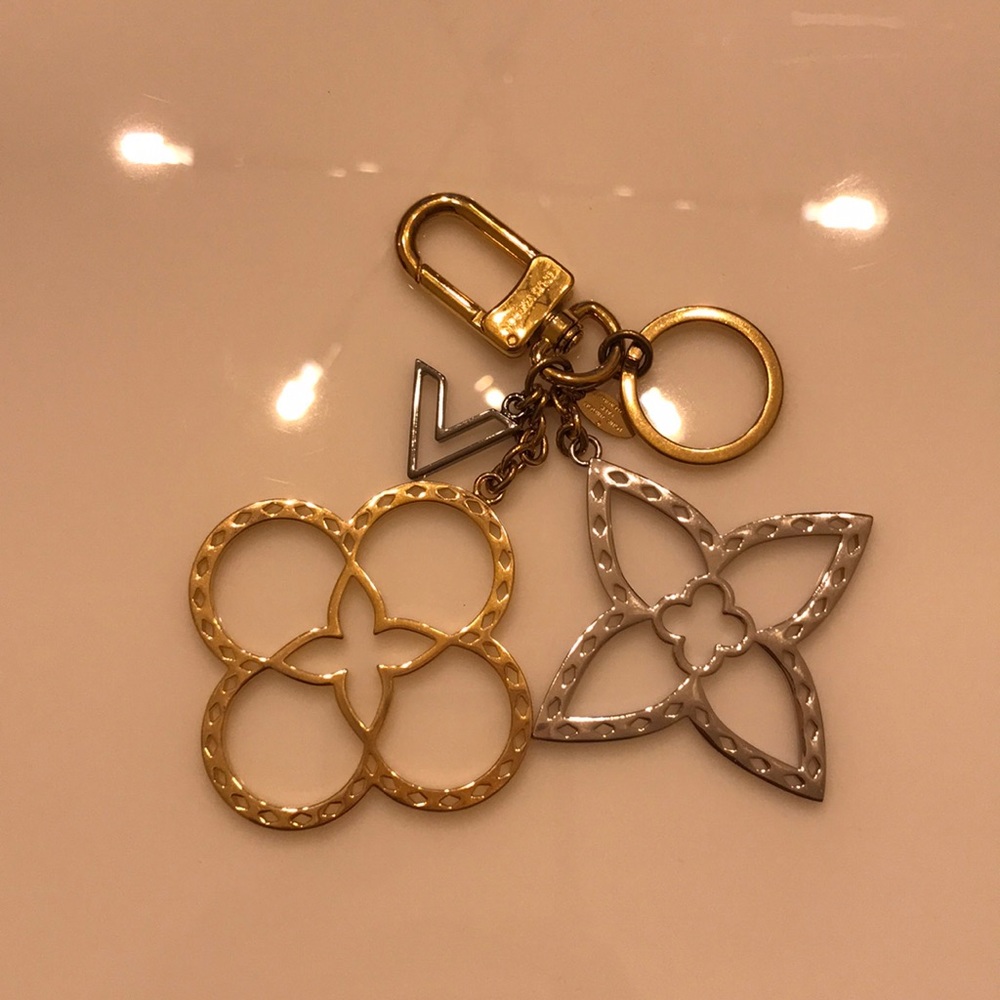 Louis Vuitton keychain mixed gold & silver